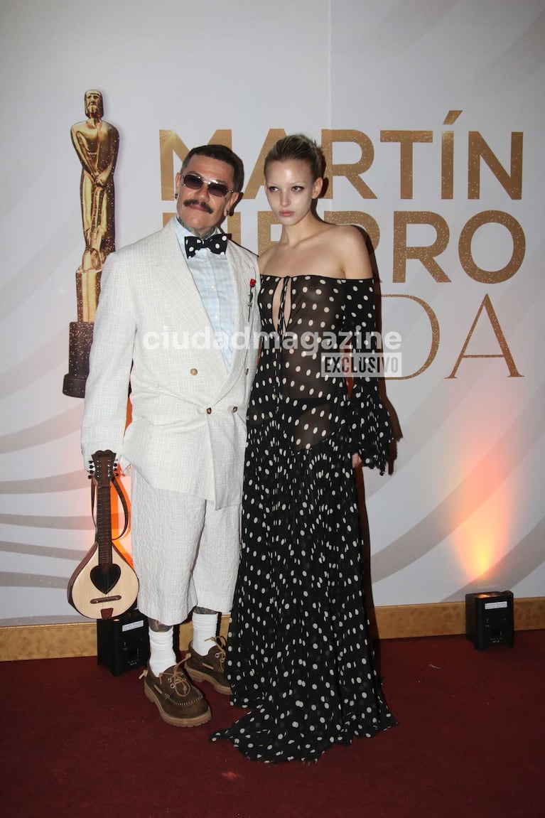 Adrián Appiolaza y acompañante (Foto: Movilpress)