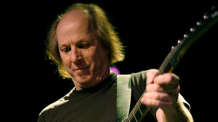 Adrian Belew vuelve a Argentina con un homenaje a David Bowie