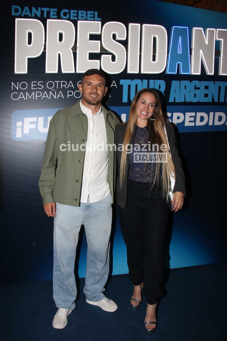 Adrián "Maravilla" Martínez y pareja (Foto: Movilpress)