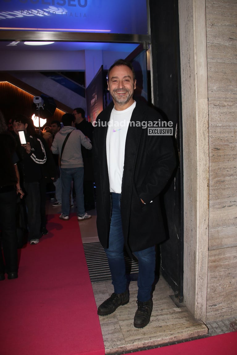 Adrián Pallares fue a ver el musical Hairspray (Foto: Movilpress)