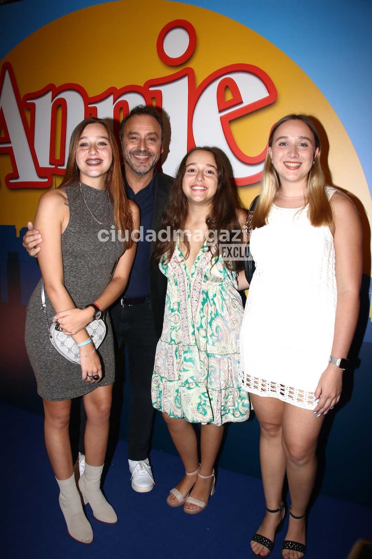 Adrián Pallares y familia (Foto: Movilpress)
