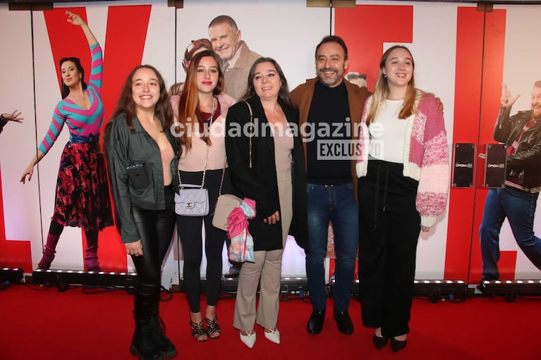 Adrián Pallares y familia (Foto: Movilpress)