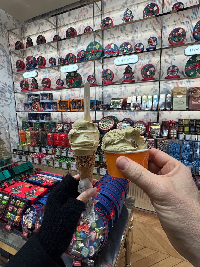 Adrián Suar compartió fotos románticas con Rocío Robles por el cumpleaños 33 de la modelo