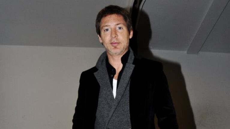 Adrián Suar, elegante y de oscuro. (Foto: Jennifer Rubio).
