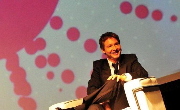 Adrián Suar fue reconocido como modelo de joven emprendedor en la Gala de Endeavor 2011. (Foto: Artear)