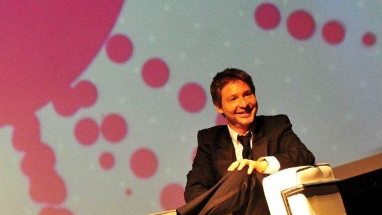 Adrián Suar fue reconocido como modelo de joven emprendedor en la Gala de Endeavor 2011. (Foto: Artear)