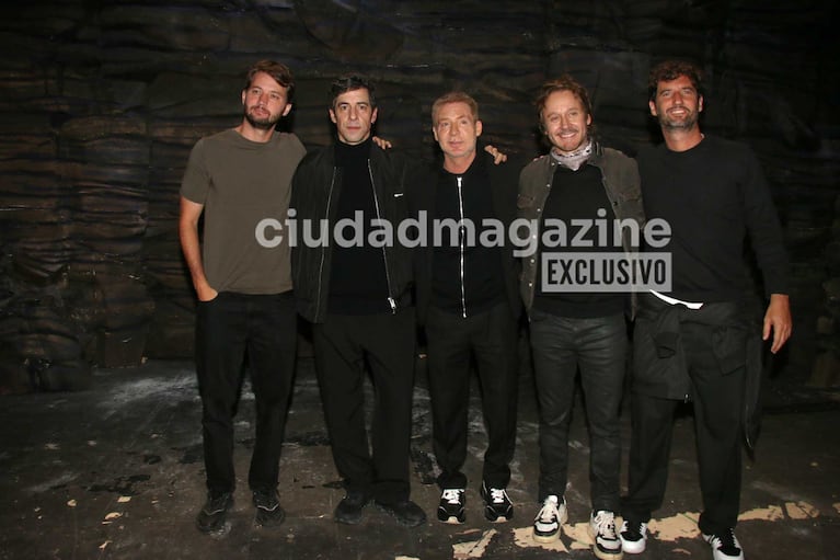 Adrián Suar junto a Bautista y Joaquín Laviaguerre, Esteban Lamothe y Benjamín Vicuña (Foto: Movilpress)
