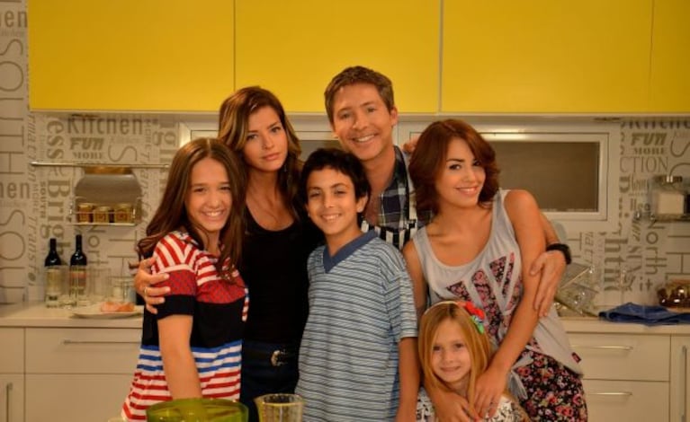 Adrián Suar presentó a sus "hijos" de ficción. (Foto: Prensa El Trece)