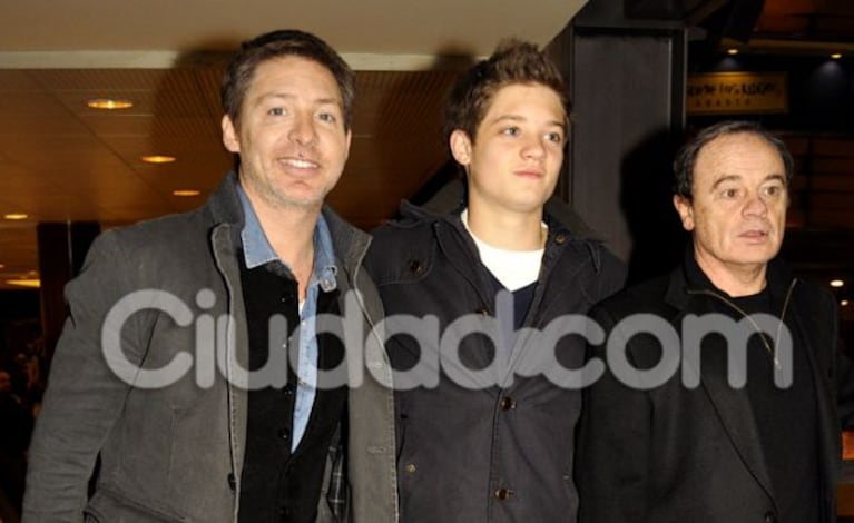 Adrián Suar, su hijo Tomás y Pablo Codevilla, en el estreno de Atraco. (Foto: Jennifer Rubio - Ciudad.com)