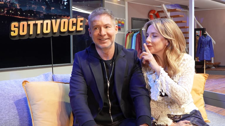 Adrián Suar y Carla Peterson con Ciudad por Sottovoce en el teatro El Nacional.