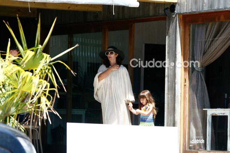 Adrián Suar y Griselda Siciliani, de almuerzo en Punta: ¡mirá el look súper fashion y veraniego de la actriz!