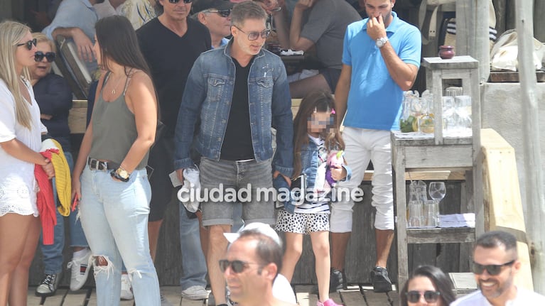Adrián Suar y Margarita compartieron un almuerzo en La Huella, el parador de Punta. (Foto: GM Press)