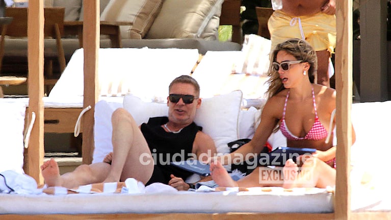 Adrián Suar y Rocío Robles consolidados como pareja en Punta del Este. (Crédito: RS Fotos)