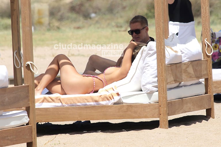 Adrián Suar y Rocío Robles, enamoradísimos en Punta del Este. (Crédito: RS Fotos)