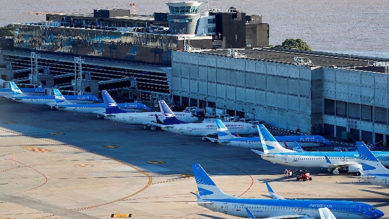 Aerolíneas Argentinas anunció su programación de vuelos desde Aeroparque. Foto: Reuter.