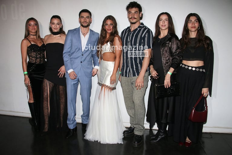 Agustín Bernasconi presentó su nueva serie con Noa Kirel y elenco (Foto: Movilpress).