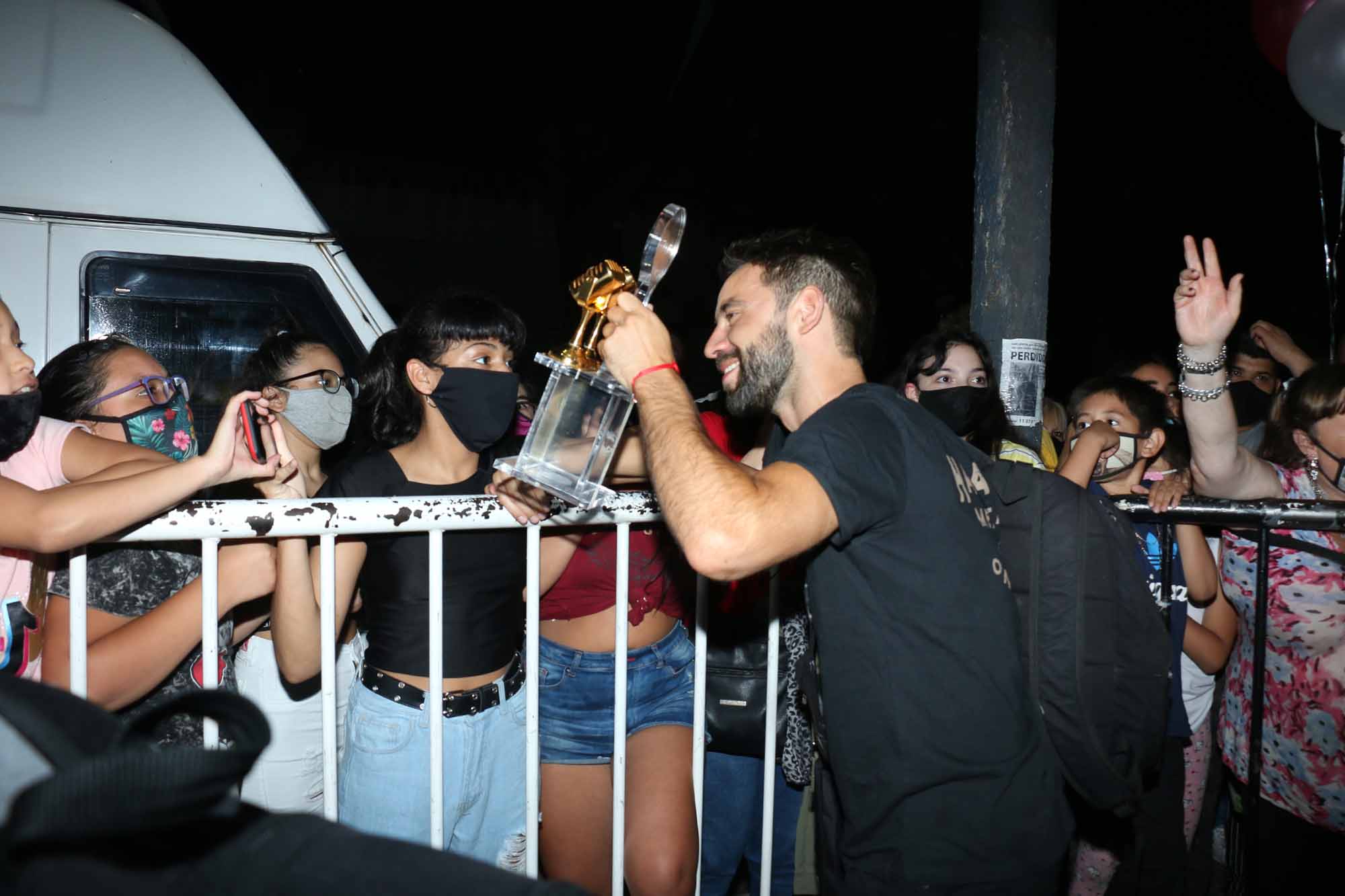 Agustín "Cachete" Sierra celebró el campeonato del Cantando con sus fanáticos (Foto: Movilpress)