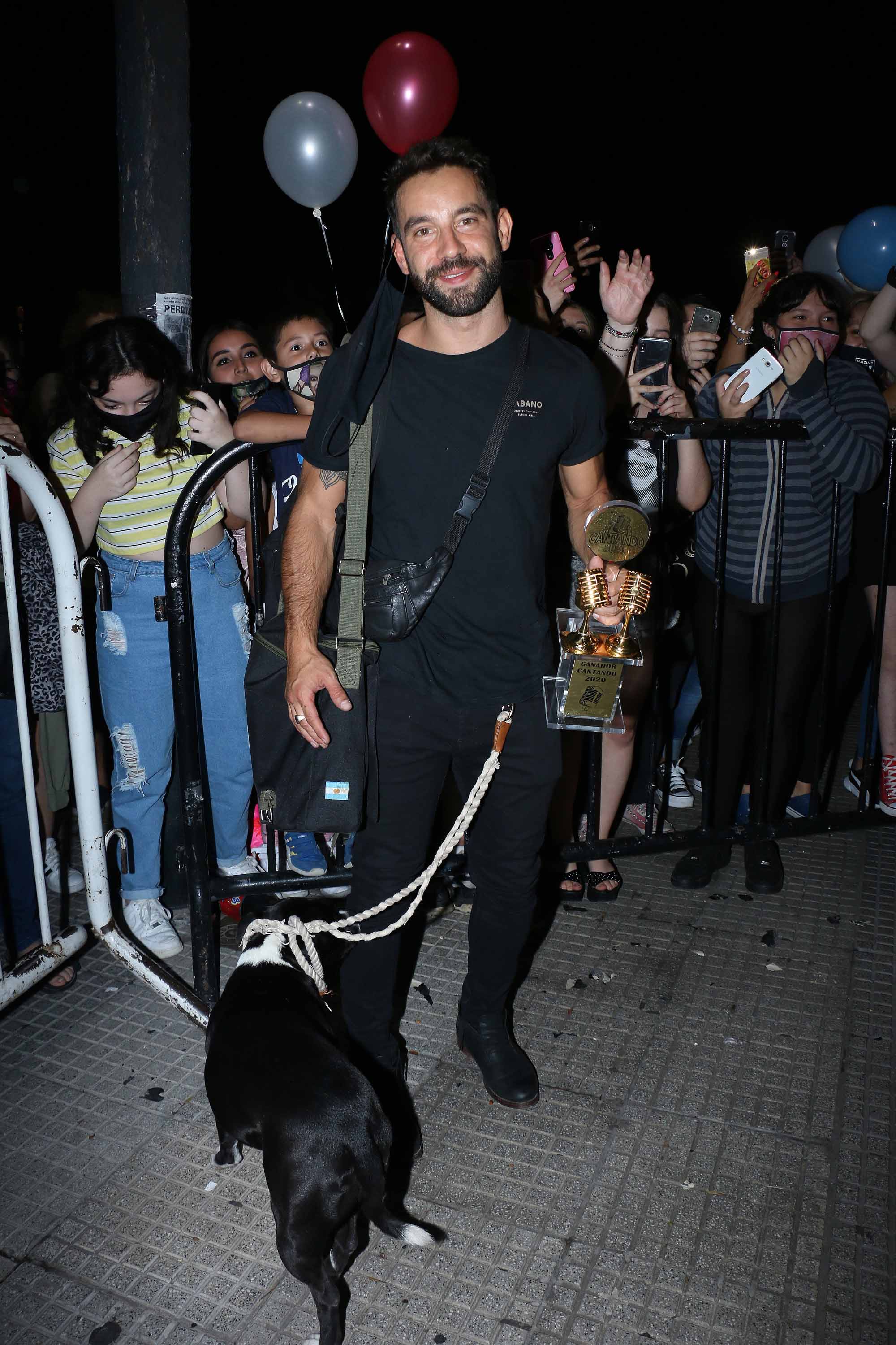 Agustín "Cachete" Sierra celebró el campeonato del Cantando con sus fanáticos (Foto: Movilpress)