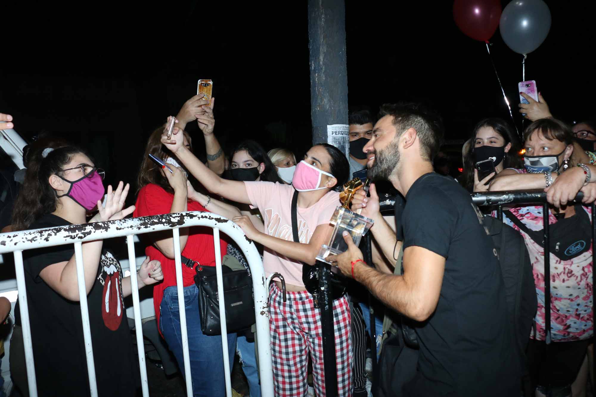 Agustín "Cachete" Sierra celebró el campeonato del Cantando con sus fanáticos (Foto: Movilpress)