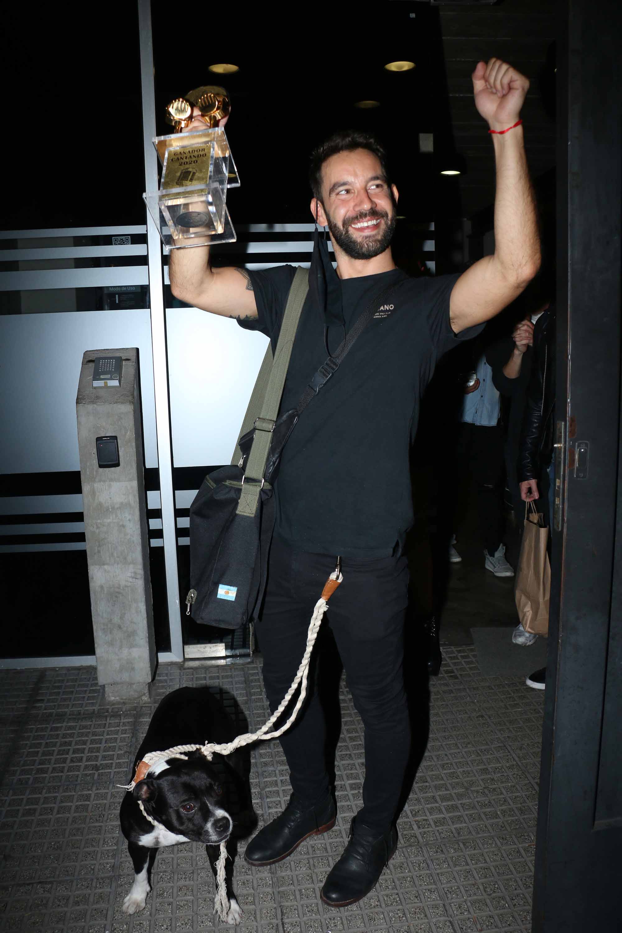 Agustín "Cachete" Sierra celebró el campeonato del Cantando con sus fanáticos (Foto: Movilpress)