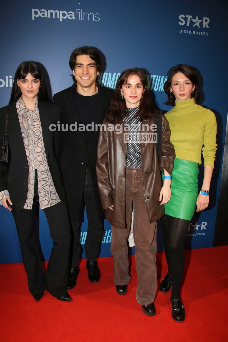 Agustín Sullivan y acompañantes (Foto: Movilpress)