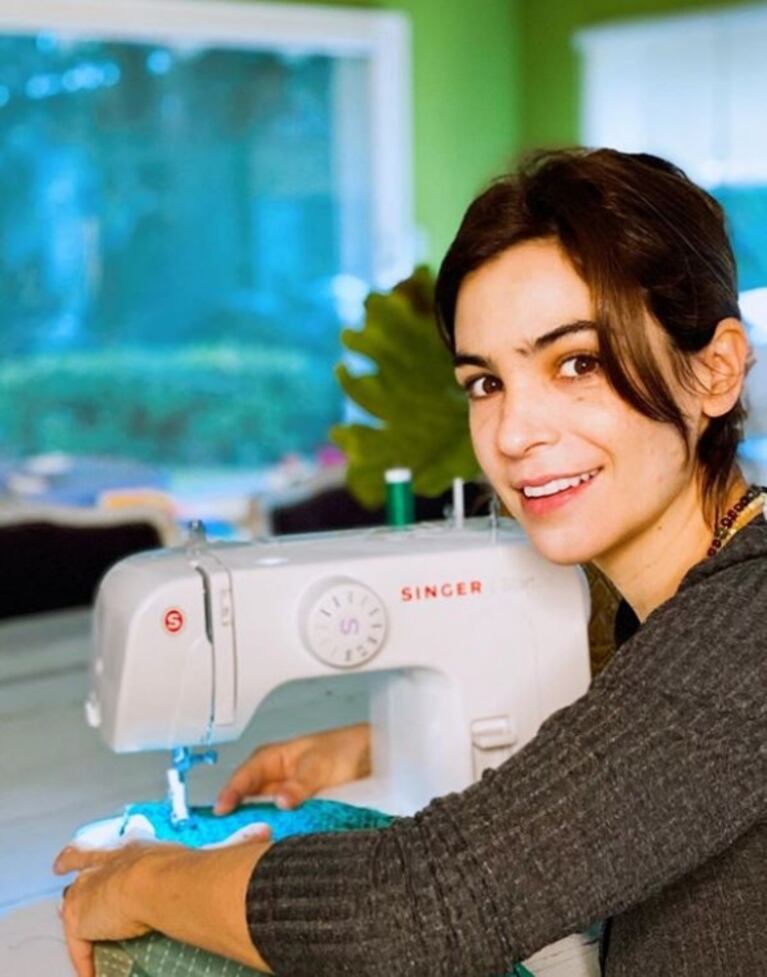 Agustina Cherri descubrió un inesperado talento para la costura: "Nunca es tarde para aprender algo nuevo"