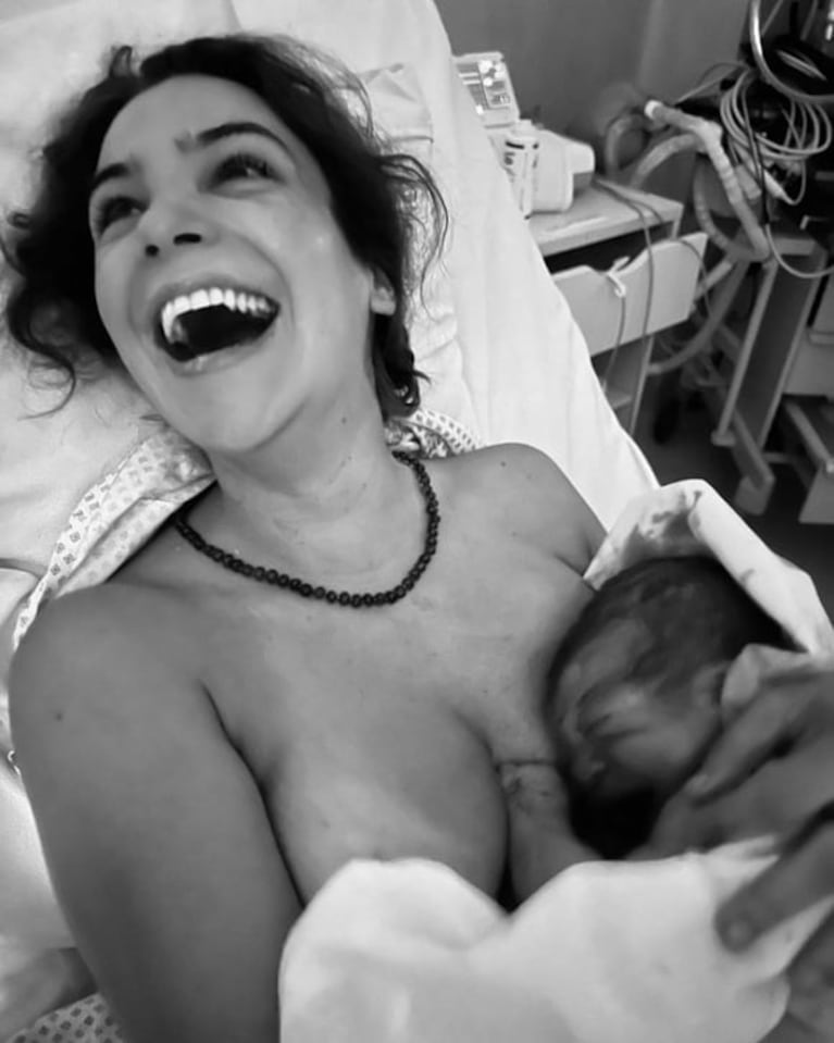 Agustina Cherri fue mamá y presentó a su hijo con una conmovedora foto: "Parir y nacer en libertad"