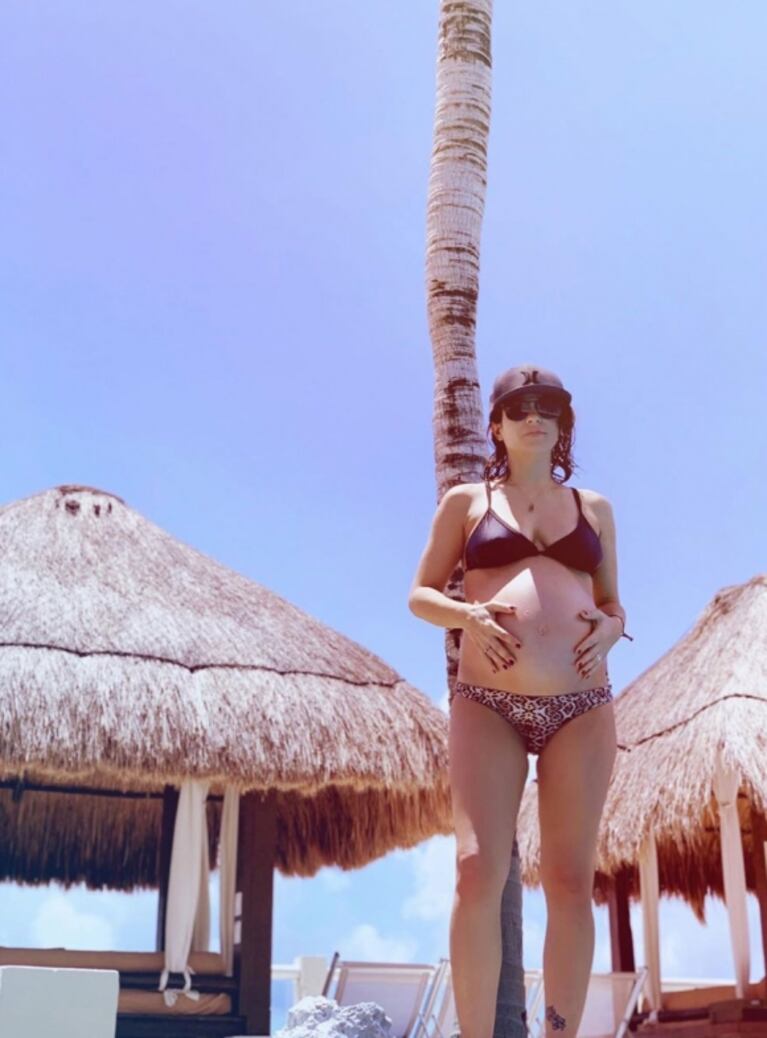Agustina Cherri mostró su tierna pancita de embarazada en bikini desde México: “Mi beba y yo”
