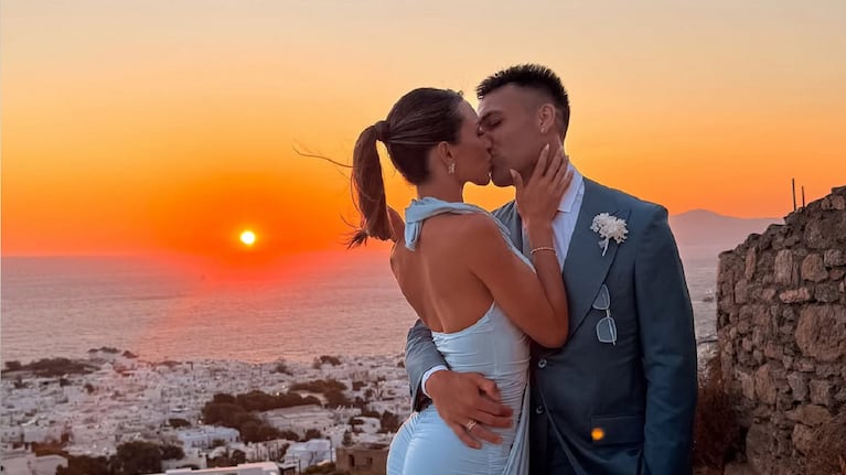 Agustina Gandolfo y Lautaro Martínez  en Mykonos, Grecia. Crédito Instagram @agus.gandolfo