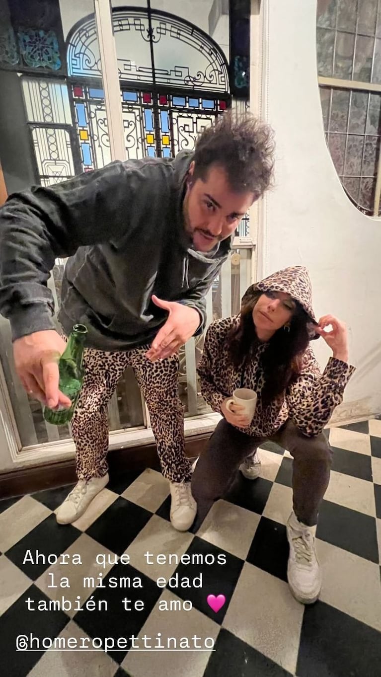 Ahora que tenemos la misma edad también te amo” Tamara Pettinato  junto a Homero. Crédito: Instagram