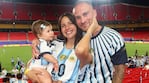 Ailén Cova y Alexis Mac Allister con Alaia. Foto: Instagram ailencova