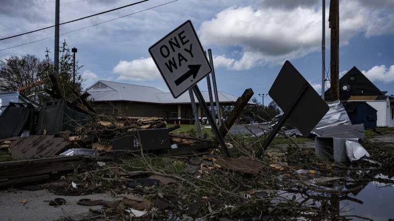 Al menos dos personas murieron y miles quedaron sin luz por paso de huracán Zeta en Estados Unidos