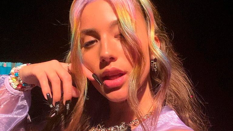 Alaina Castillo presentó su nueva canción en español ¡Párate!