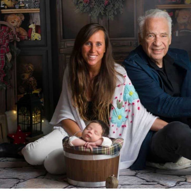 Alberto Comillot, Estefanía Pasquini y su hijo Emilio (Foto: Instagram @estefi_pasquini)