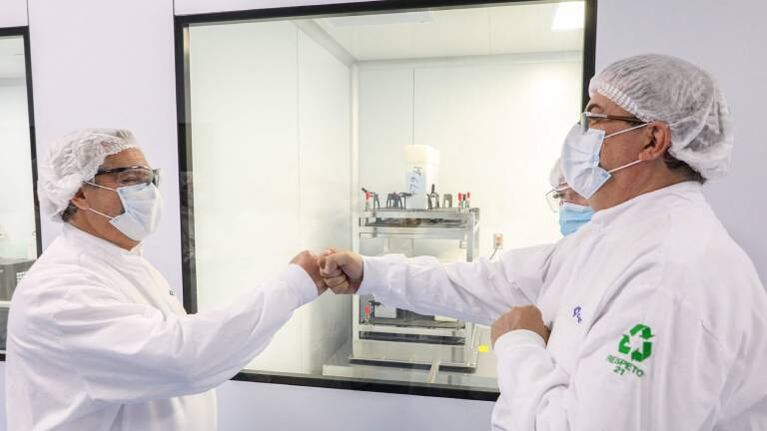 Alberto Fernández visitó el laboratorio mexicano que trabaja con Argentina en la vacuna