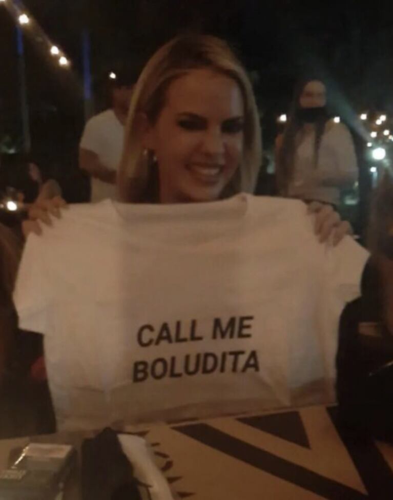 Alejandra Maglietti recibió un divertido regalo inspirado en su cruce con Wanda Nara: "Hasta mi hermana se ríe"