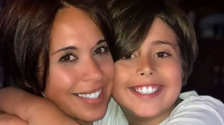Alejandra Romero recordó a su hijo con una foto y le dedicó una desgarradora canción, a un mes de su muerte