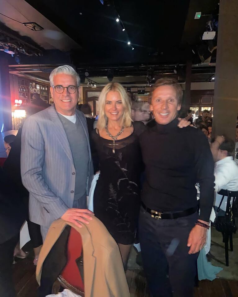Alejandro Bernardez con Valeria Mazza y Alejandro Gravier. Foto: Instagram @alejandro.bernardez