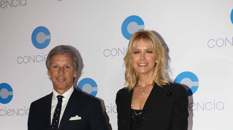 Alejandro Gravier y Valeria Mazza en la cena de gala de la fundación Conciencia. (Foto: Movilpress)