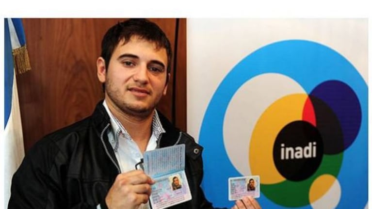 Alejandro Iglesias, con su nuevo DNI masculino, se suma a Bailando 2011. (Foto: Web).
