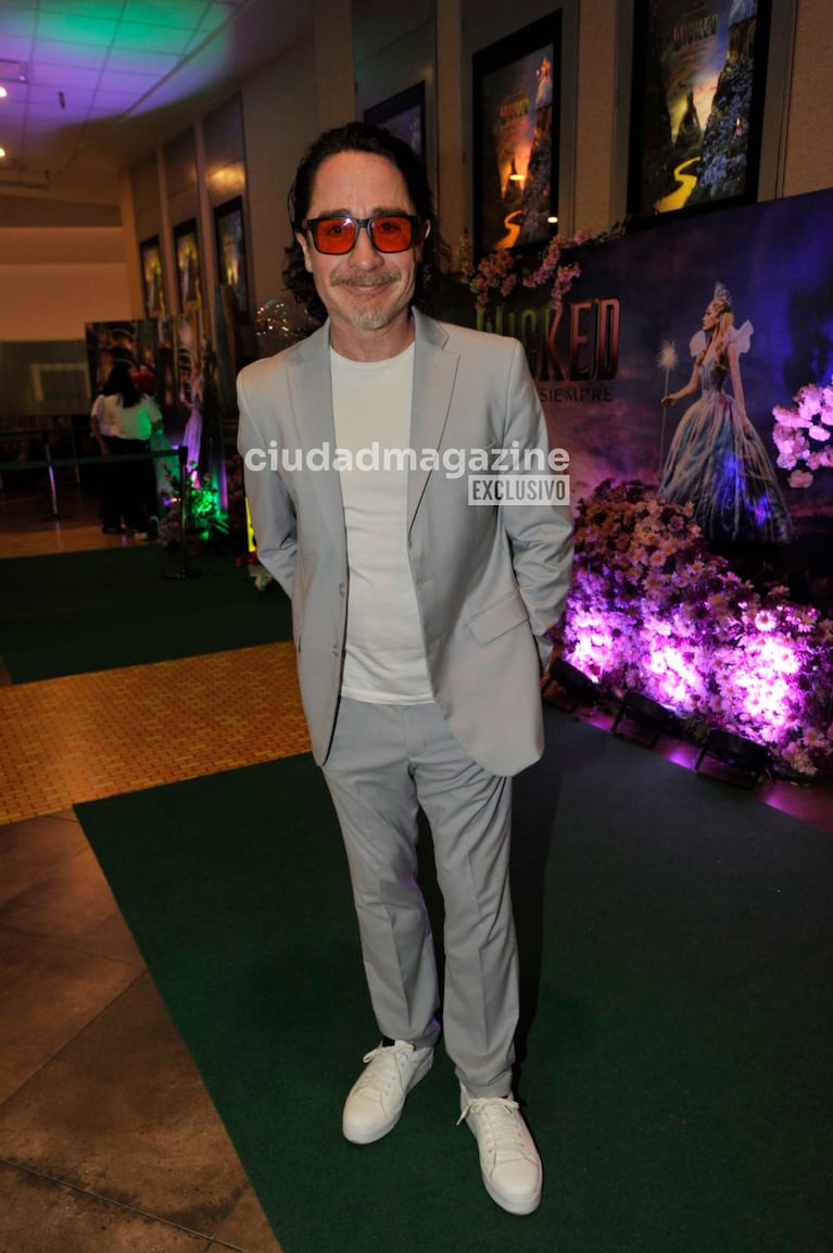 Alejandro Packer en el estreno de Wicked (Foto: Movilpress).