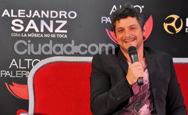 Alejandro Sanz, súper simpático, brindó una conferencia (Fotos: Jennifer Rubio). 