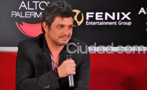 Alejandro Sanz, súper simpático, brindó una conferencia (Fotos: Jennifer Rubio). 
