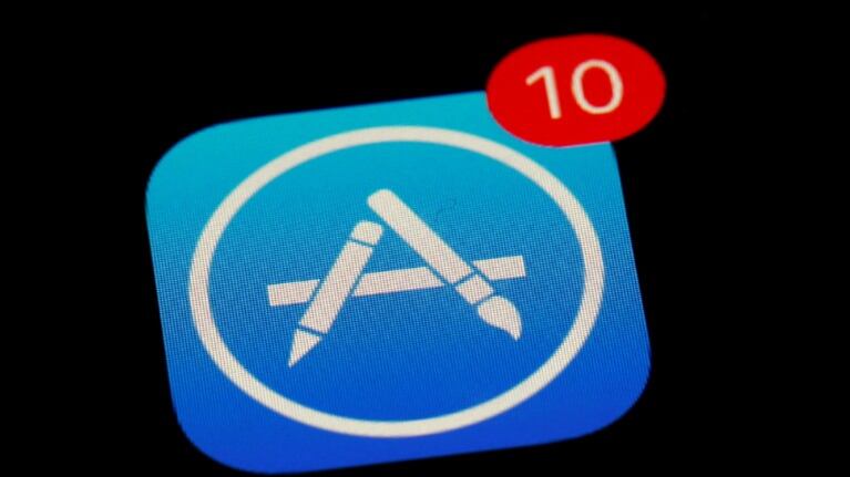 Alertan sobre apps para iOS que obligan a poner una buena valoración antes de usarlas. Foto: AP.