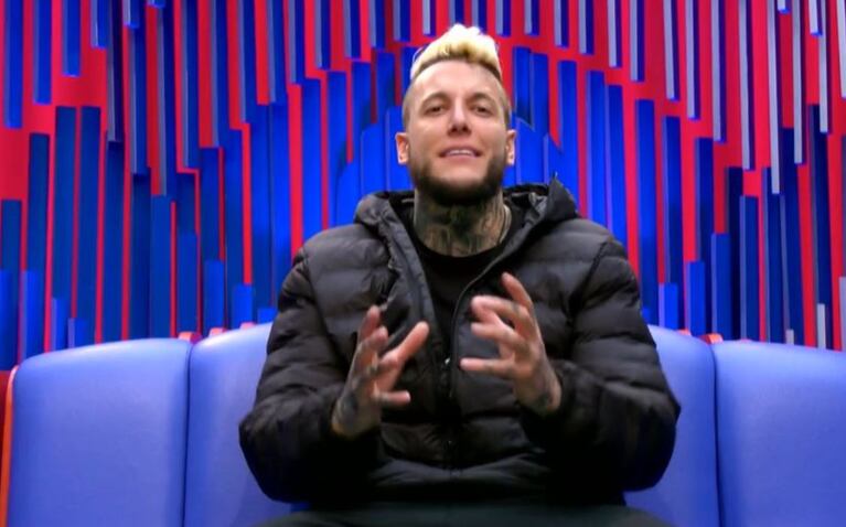 Alex Caniggia, durante una charla con "Big Brother" en el confesionaro de "Gran Hermano VIP". (Foto: captura de Telecinco)