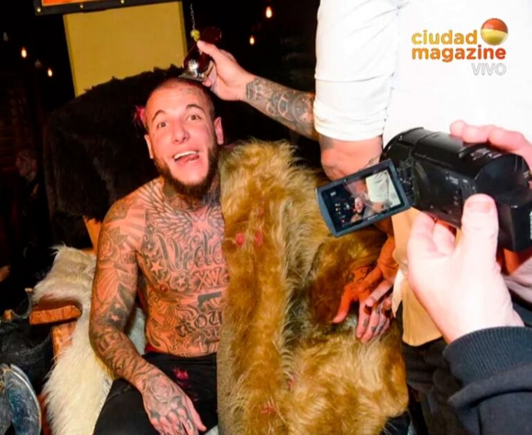 Alex Caniggia puso una tremenda condición para ingresar a su fiesta vikinga: "Si no te rapabas, tenías que pagar 5 mil pesos"