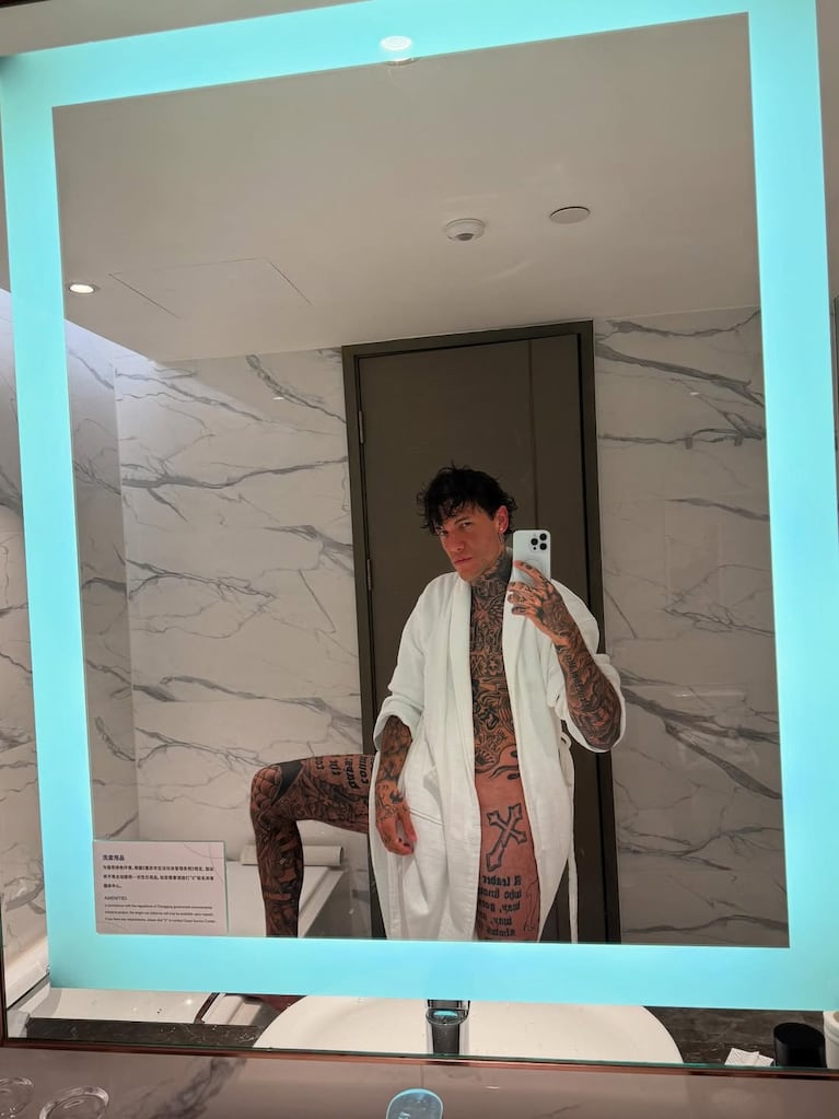 Alex Caniggia se mostró como Dios lo trajo al mundo frente al espejo: “A veces intento ser humilde, pero…” | Créditos: Instagram @alexcaniggia