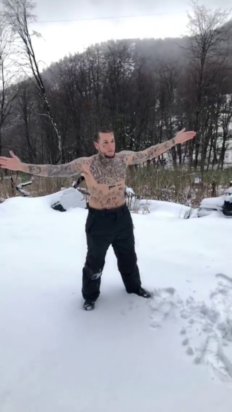 Alex Caniggia y su novia, Macarena Herrera, amor en la nieve de Bariloche