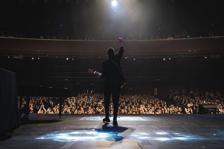 Alex Ubago enamoró a su público de Argentina e hizo Sold Out en el Teatro Broadway