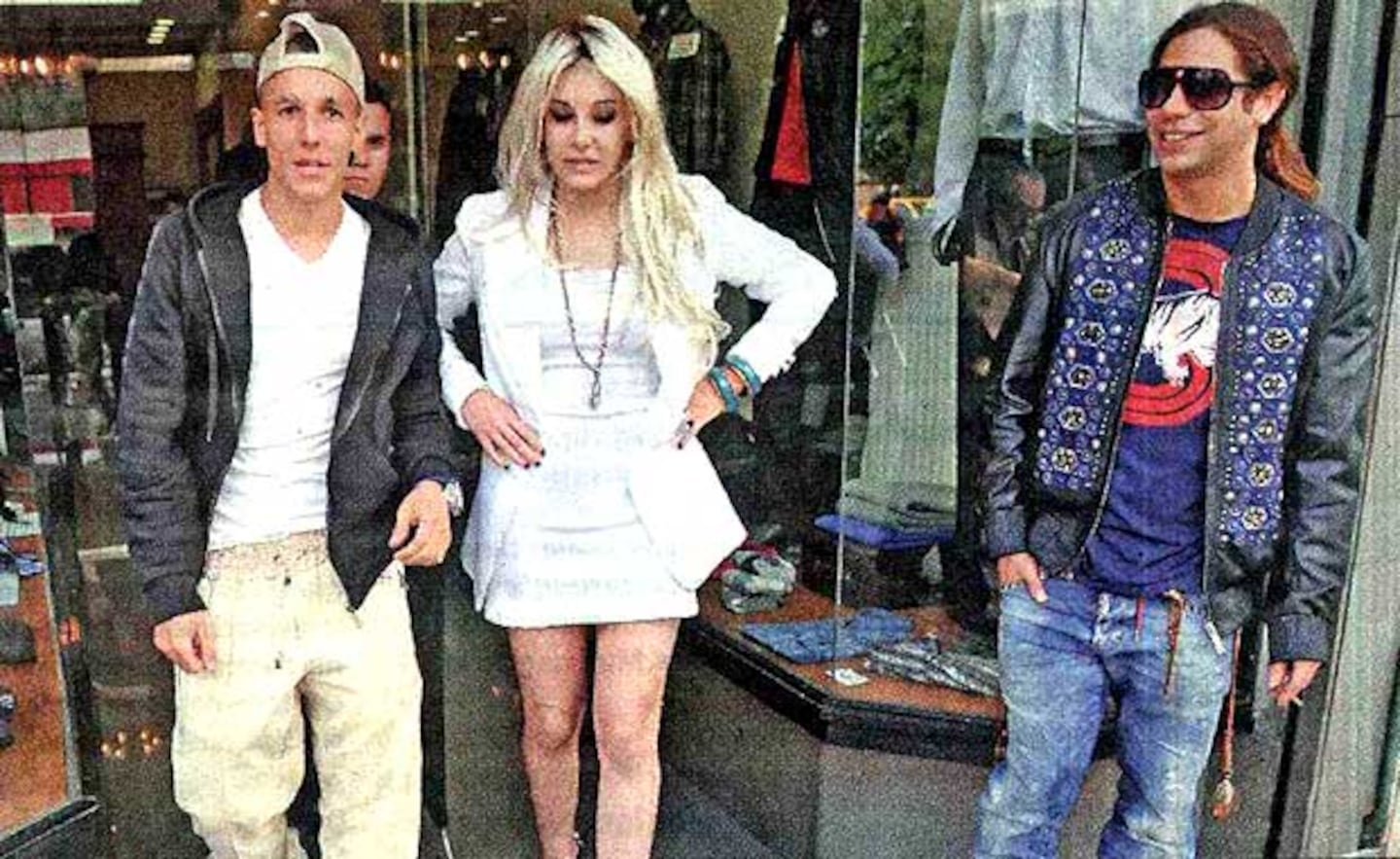 Alexander y Charlotte Caniggia, de "compras" con DJ Piloto. (Foto: MUY)